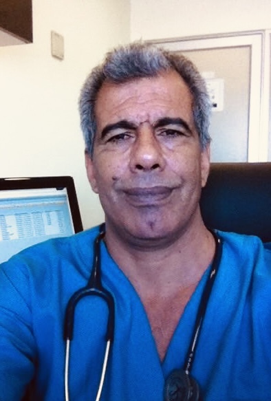 Dr. Ebrahim Mohamed Daldoom en consulta